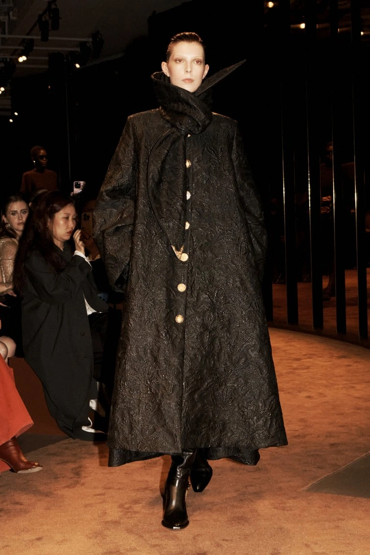 schiaparelli RTWFW2556 1886 67ca33368db8d big.jpeg