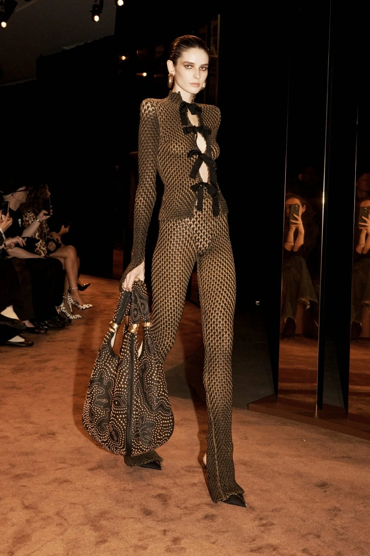 schiaparelli RTWFW2556 1896 67ca33f302fd3 big.jpeg