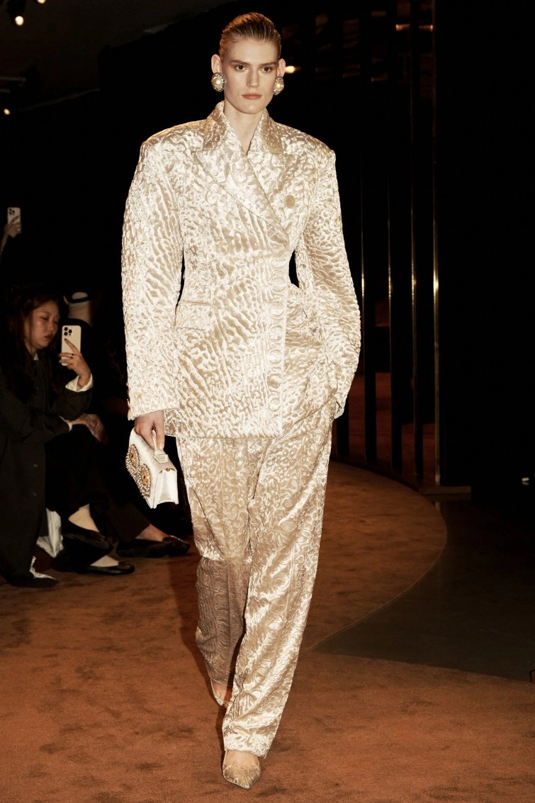 schiaparelli RTWFW2556 1906 67ca34a9f0e6d big.jpeg