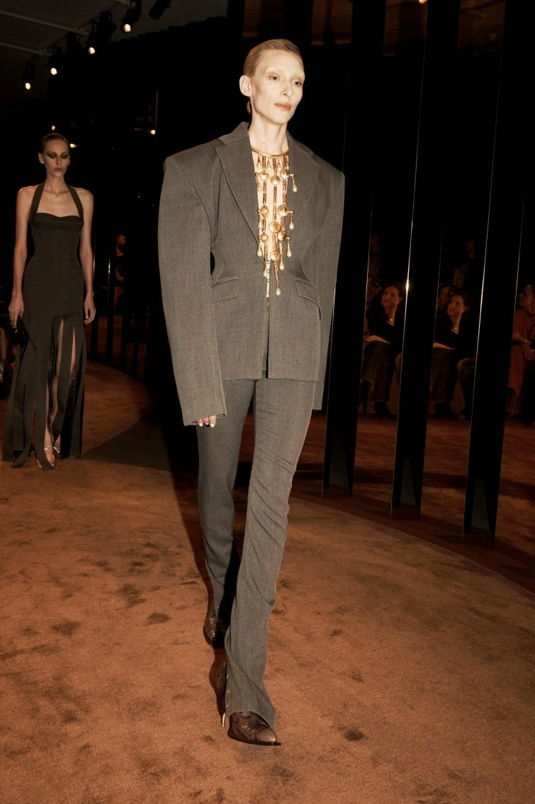 schiaparelli RTWFW2556 1911 67ca350c3ef6a big.jpeg