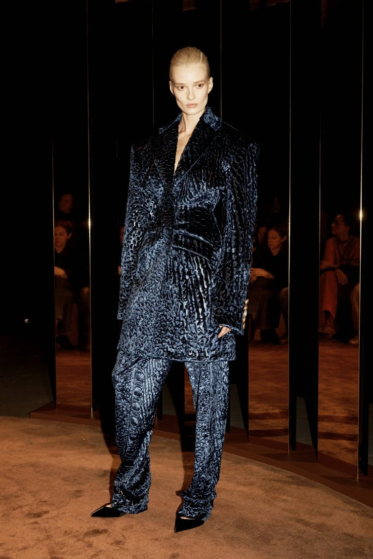 schiaparelli RTWFW2556 1919 67ca359bd521e big.jpeg