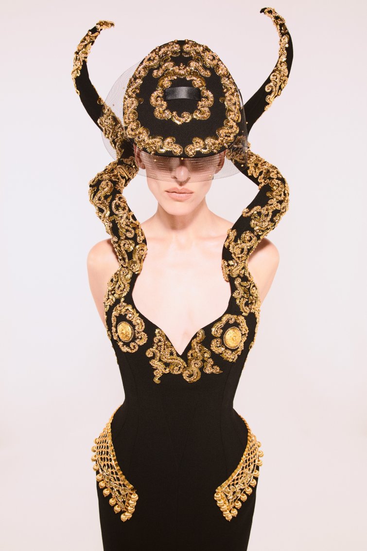 Maison Schiaparelli Haute Couture FallWinter Collection 202122 2