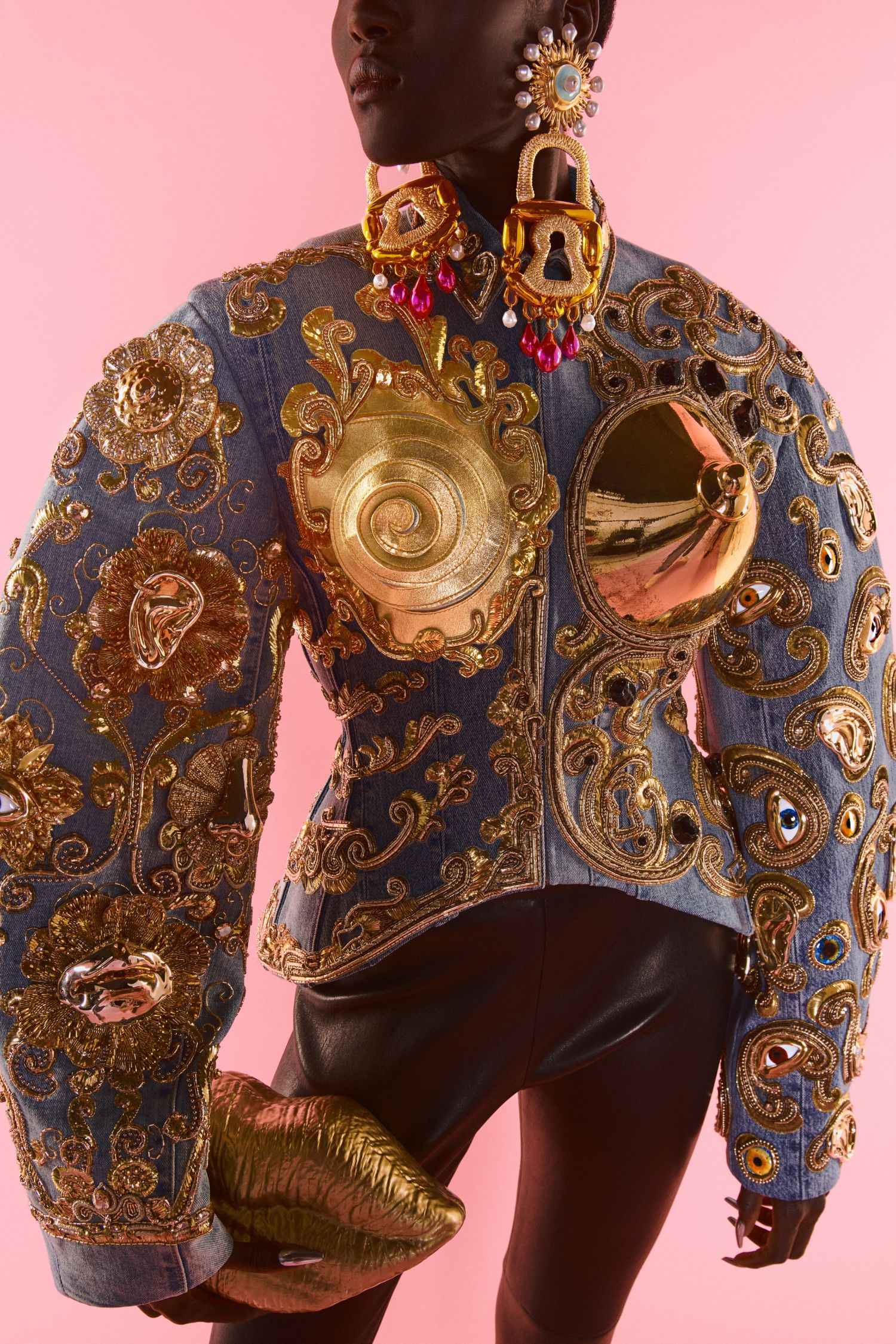 Maison Schiaparelli Haute Couture Fall Winter 2021/22 4 / 26 LOOK 4
