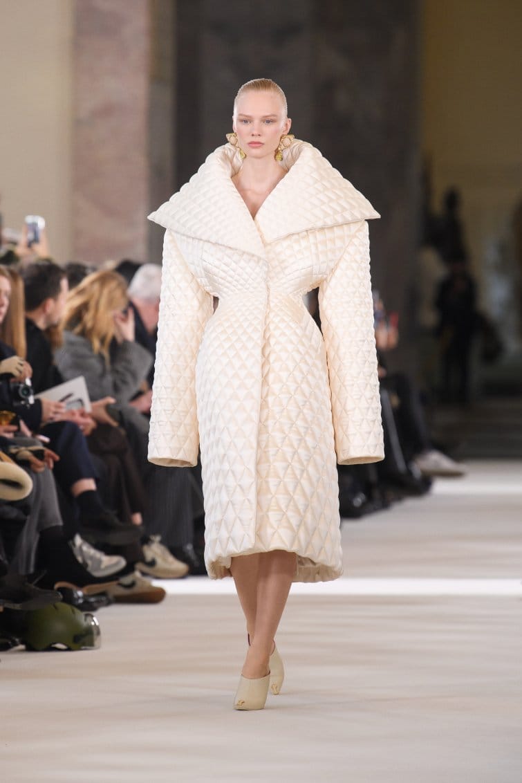 Maison Schiaparelli - Haute Couture SPRING-SUMMER 2023 : 2 / 32 - LOOK 2