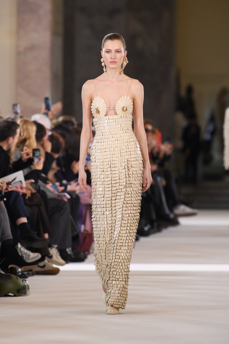 Maison Schiaparelli Haute Couture SPRINGSUMMER 2023 4 / 32 LOOK 4
