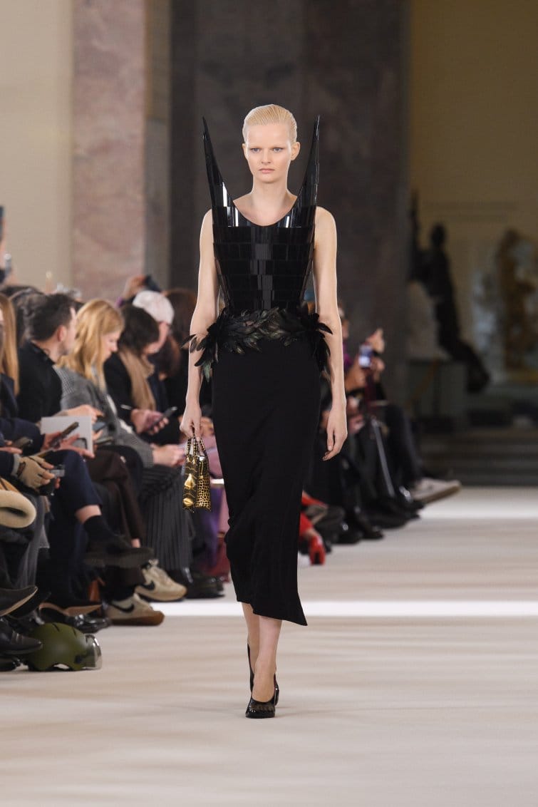 Maison Schiaparelli - Haute Couture SPRING-SUMMER 2023 : 17 / 32 - LOOK 17