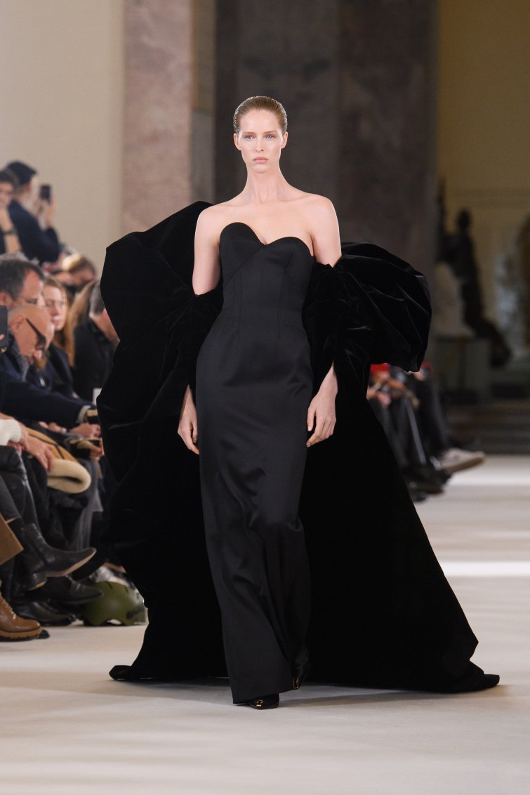 Maison Schiaparelli Haute Couture SPRINGSUMMER 2023 25 / 32 LOOK 25