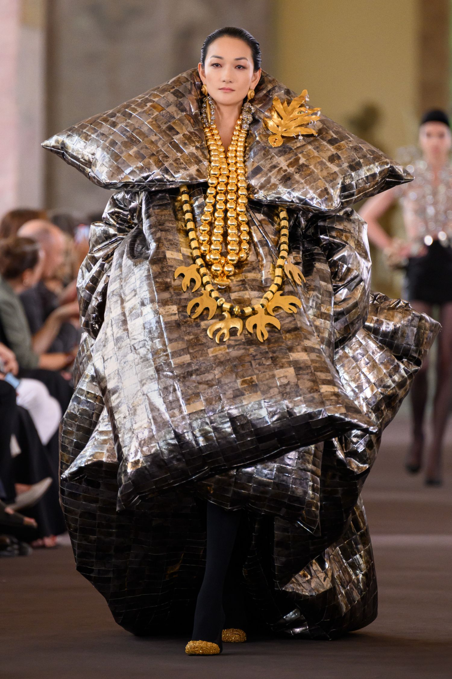 Maison Schiaparelli - Haute Couture Fall-Winter 2023/24 : 19 / 30 - LOOK 19