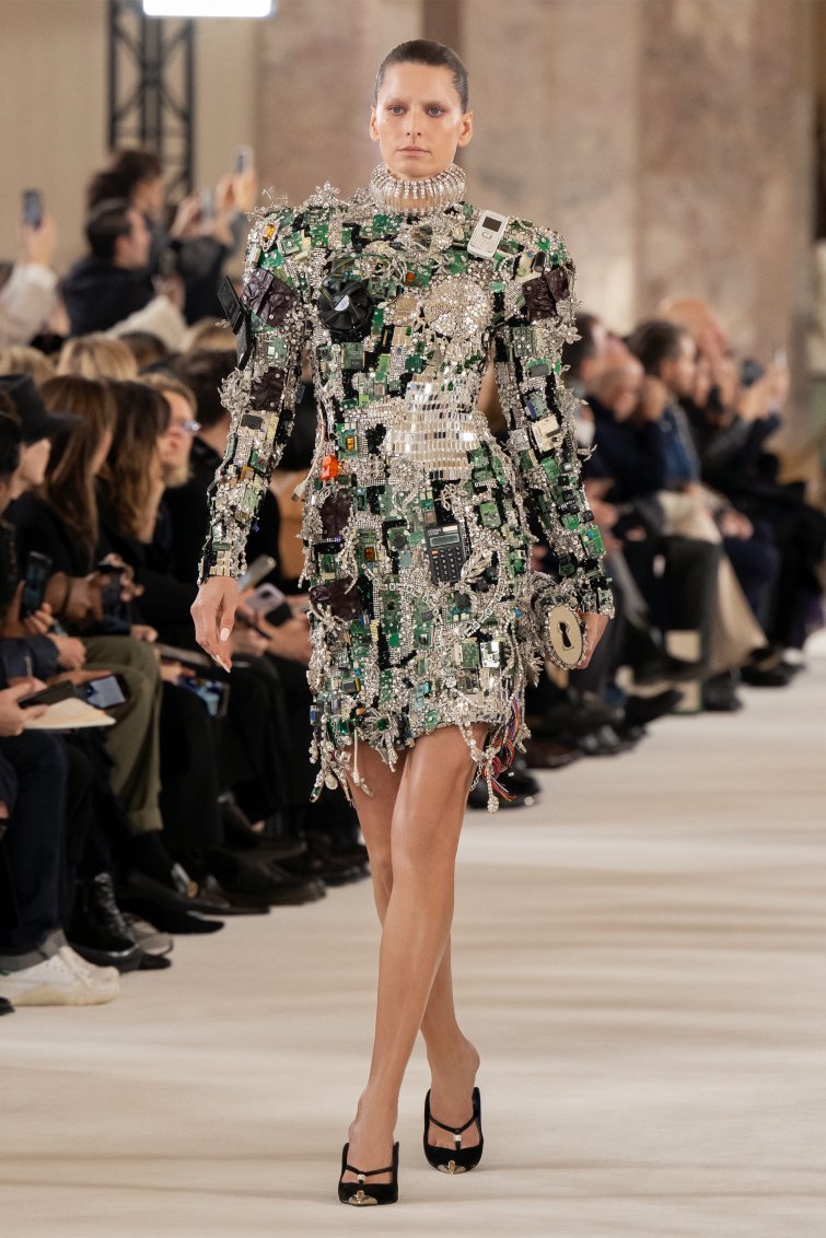 Maison Schiaparelli Haute Couture Springsummer 2024 6 / 32 LOOK 6