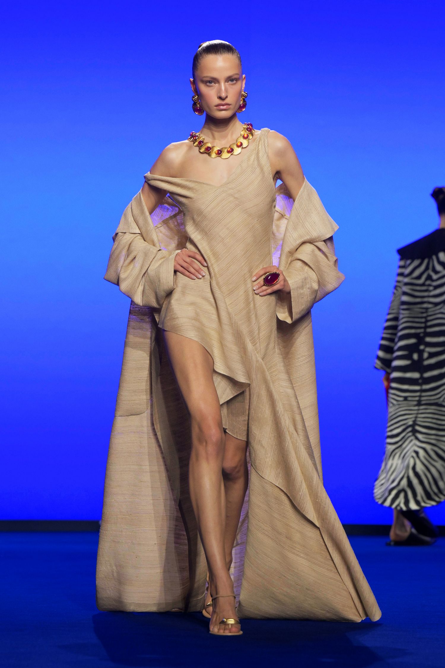 Maison Schiaparelli ReadytoWear SpringSummer 2025 17 / 46 LOOK 16